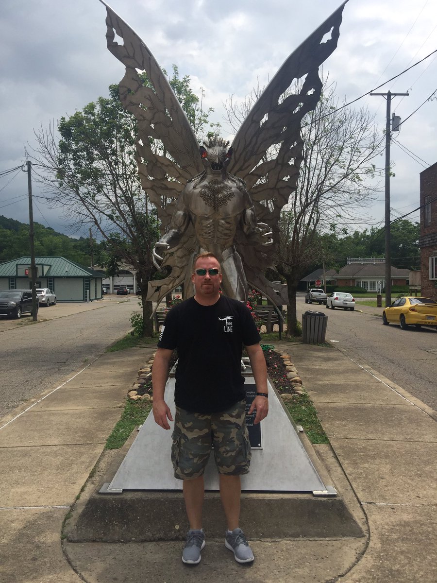 bobbyd1571's tweet photo. @NineLineApparel #mothman#pointpleasantwv#memorialdayparade https://t.co/eXojPQ1Hkq