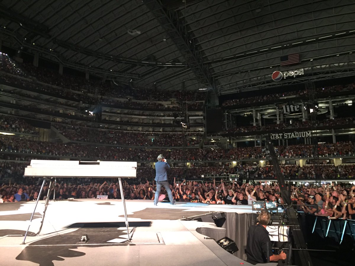 U2Amit's tweet photo. #U2Dallas Packed house last night for @U2 at @ATTStadium for #U2JoshuaTreeTour2017 #Elevation https://t.co/Kj5abdHITF