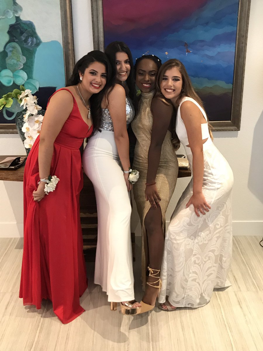 srishhtiii's tweet photo. prom w my people https://t.co/udtPJxbdJf