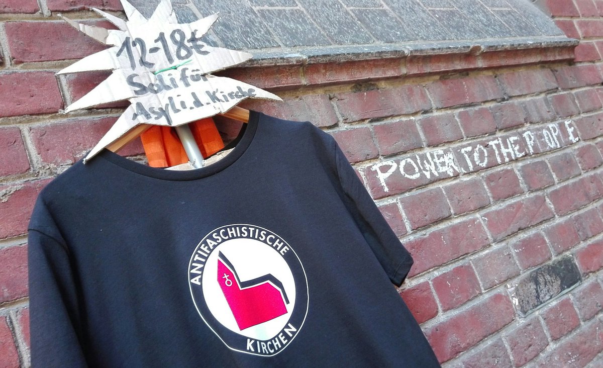 REFOmoabit's tweet photo. Heute Abend bei #Luthopia in #Moabit @REFOmoabit zu erstehen: Die Shirts #antifaschistichekirchen  von @bthgb. #kirchentag #dekt17 @lulouk https://t.co/tfiMoPpYqA