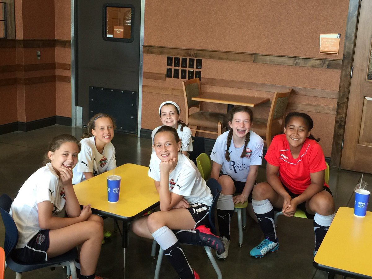 superamsey's tweet photo. @AlbanyAlleycats u12 team enjoying lunch https://t.co/i1FSmHMXPp