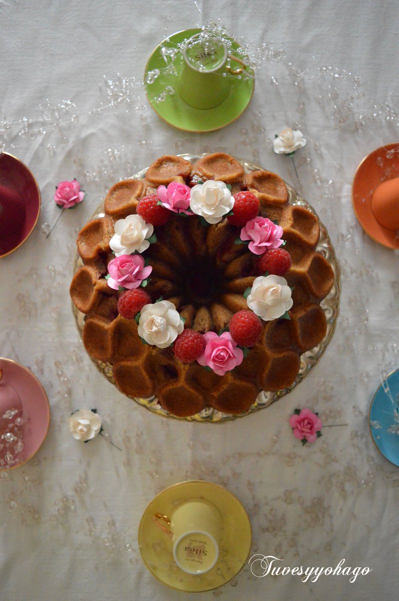 ¿Os apetece algo dulce? Bundt cake de Frambuesas y Nueces <a href="/NuezCalifornia/">Nueces de California</a> <a href="/ILoveBundtCakes/">I Love Bundt Cakes</a> <a href="/NordicWareEs/">NordicWareEs</a> Jugoso, esponjoso y supersaludable