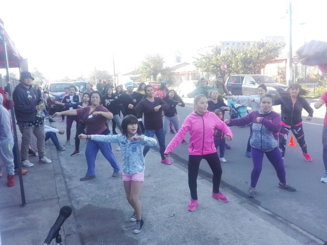 MuniCerrillos's tweet photo. Preparándonos con baile entretenido para comenzar con la #corridajuvenil  que se vive en #cerrillos
@juvencerrillos @daem_cerrillos https://t.co/hFFWcGzwFu