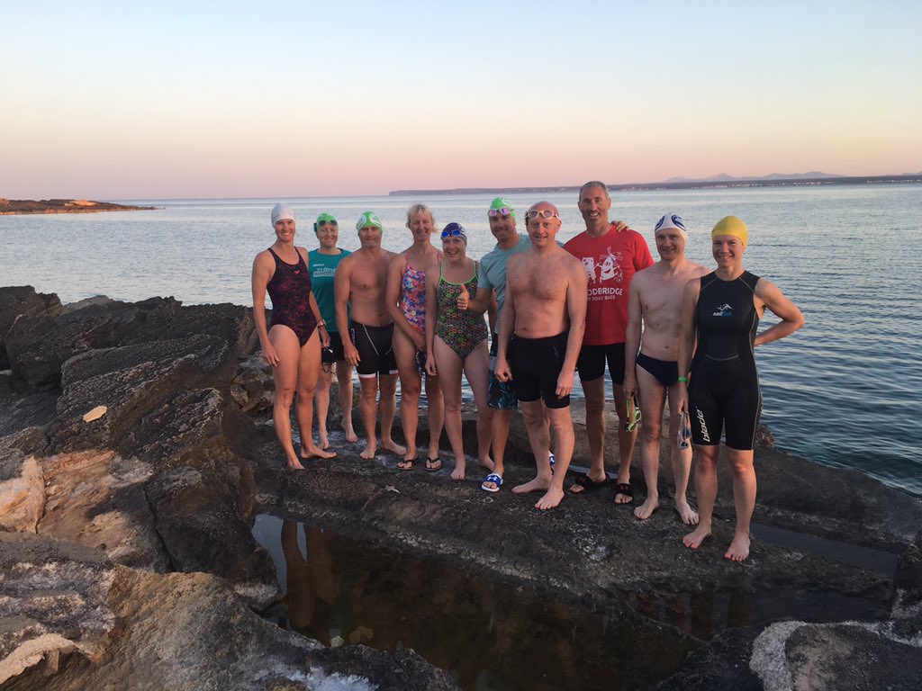 KimOSwim's tweet photo. Nothing like a sunrise swim with fellow open water lovers 👍🏊‍♀️ #KimOSwim https://t.co/YsdYASyY5i