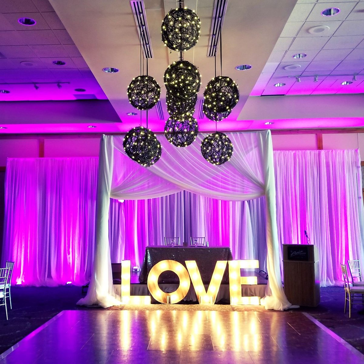 soodiamonds's tweet photo. #epic #Wedding love #DETeam did it again #WaterTowerInn https://t.co/trUae5GNaQ