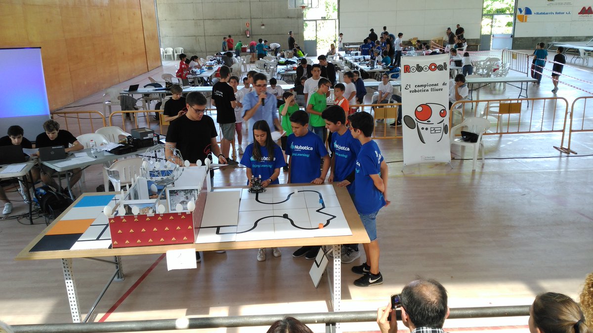 Tecno_Logics's tweet image. L&apos;equip iBellbot de @InsBellvitge 3r a la categoria Secundària a la #GranFinalRoboCAT17 #RoboCAT17 Felicitats!