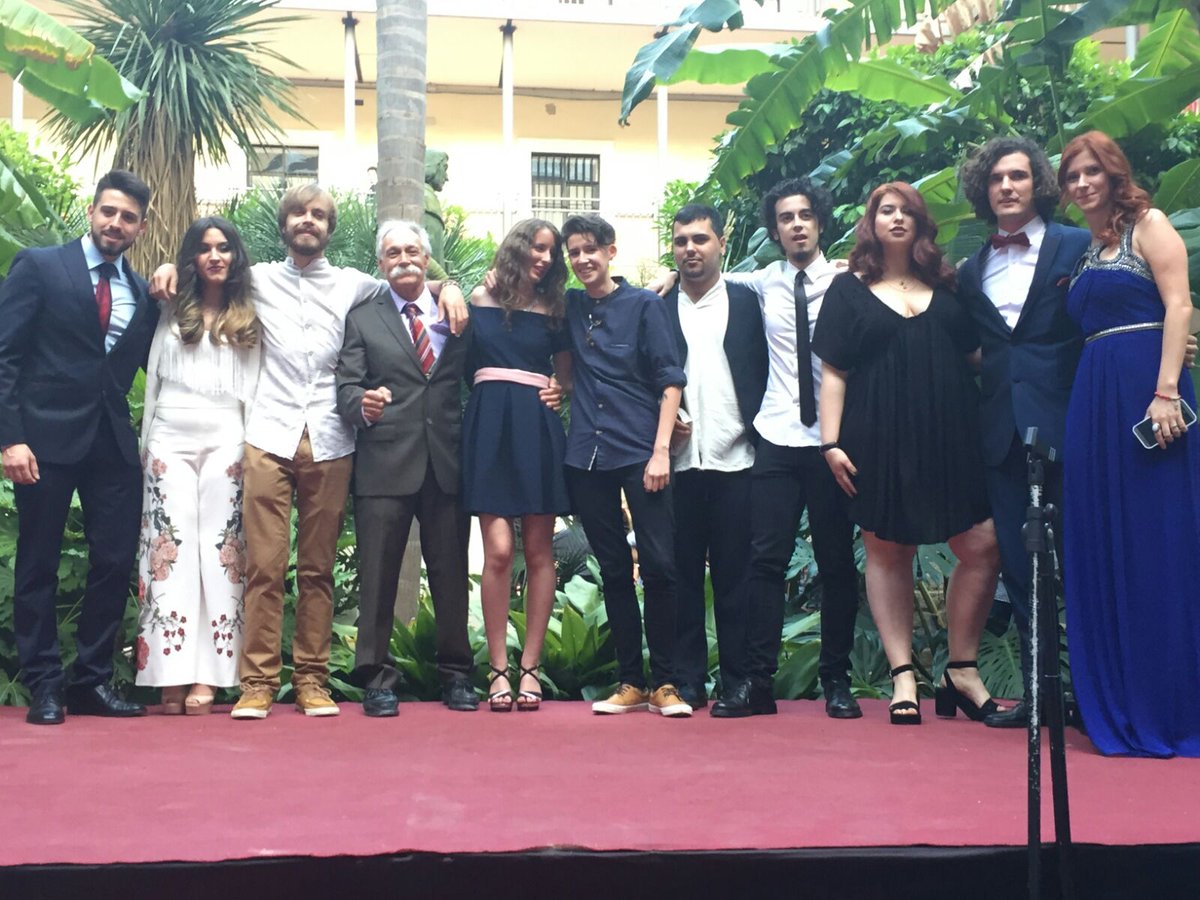 Kevinlemi91's tweet photo. 26/05/2017 Inolvidable graduación🎓👩👨💙 https://t.co/lfkievQQq3
