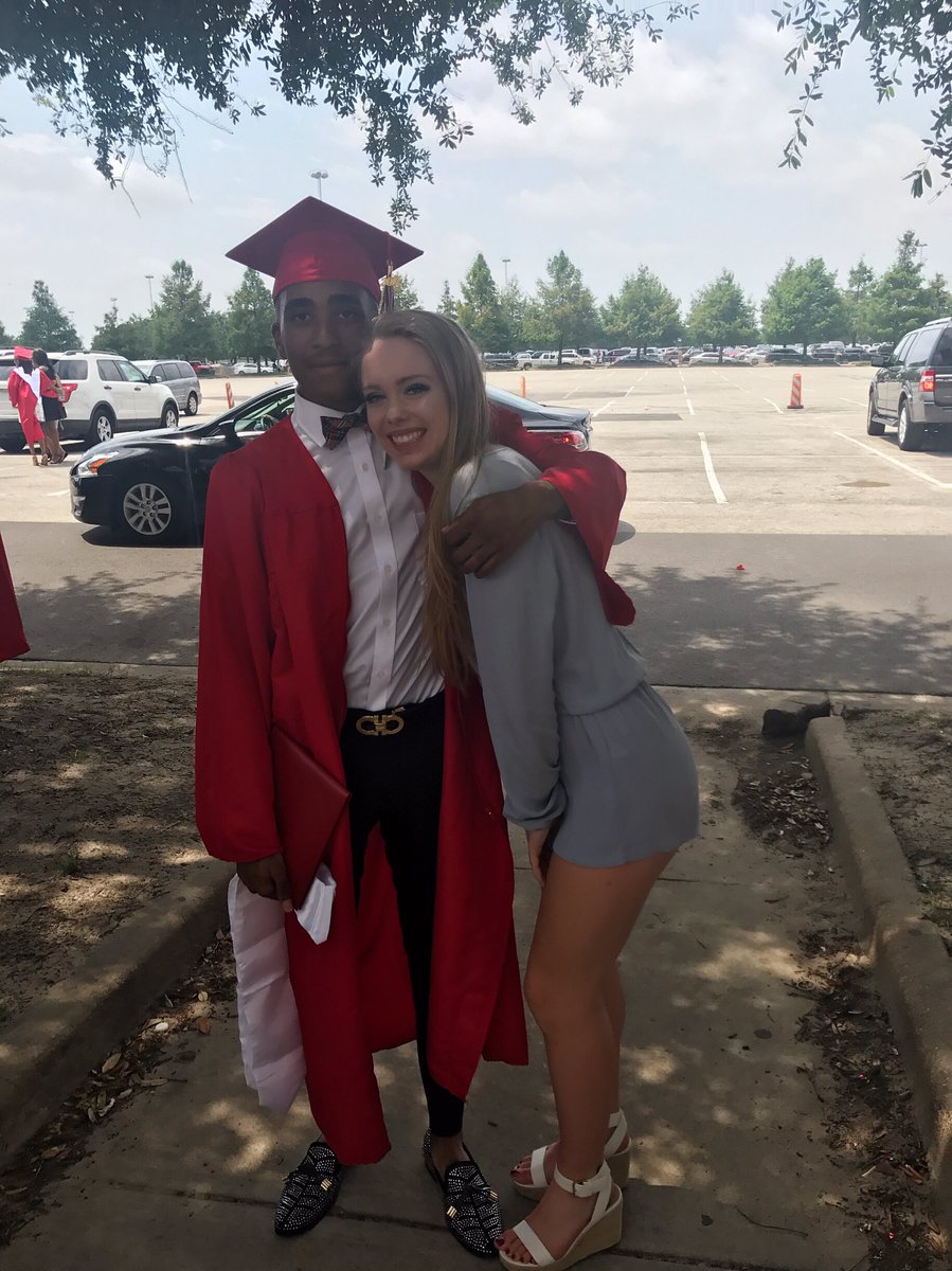 juliabresciani's tweet photo. CONGRATS ❤️❤️ https://t.co/wKxsozxE2l