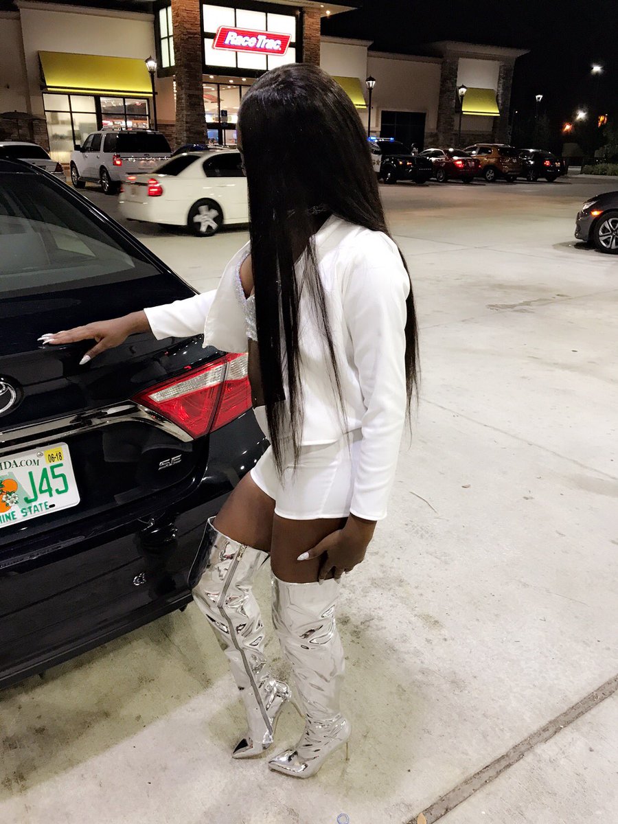 yea_imgorgeouss's tweet photo. All you 5s need to listen when a 10 is TALKING 🗣👑💅🏾 #purewhite17🍚  #IBragDifferent 💋 https://t.co/nl2Q43O16H