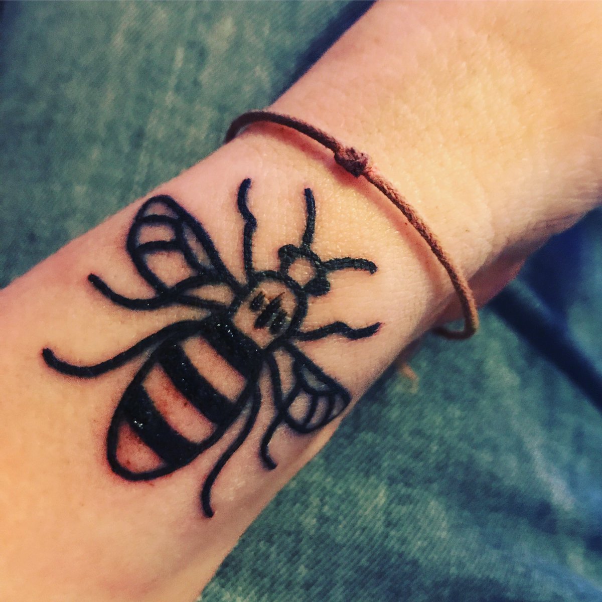 AnitaJayneBooth's tweet photo. How could I not?? #manchesterbeetattoo #workerbe #TogetherStronger #support #loveManchester 💙🐝❤️ https://t.co/Uj4J23tlrQ