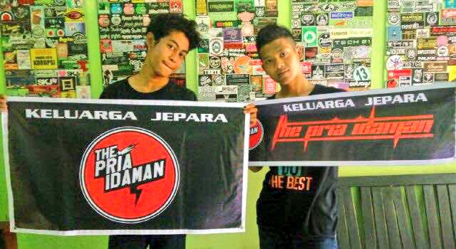 the_priaidaman's tweet photo. Mereka keluarga kita. #thepriaidaman #simplesyndicate #pestakeluarga #keluarga #band #music #family #loyality
@rumahrekam @netrilisid https://t.co/EIAa5dU63d