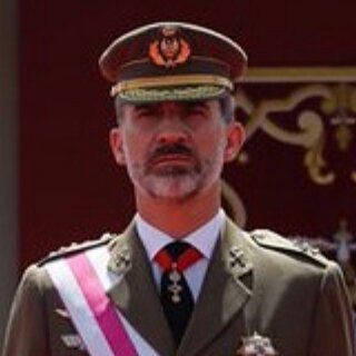 monarquia_esp's tweet photo. Hace 39 años que S.M. el Rey Don Felipe VI de España presidió el primer desfile de las Fuerzas Armadas siendo entonces Príncipe de Asturias. https://t.co/jSEK3IA42D