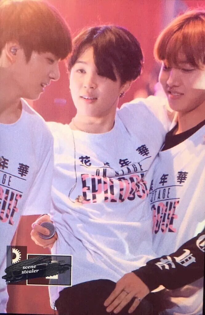jikookarchive's tweet photo. how jimin looks at jungkook https://t.co/XuF9Ja36De