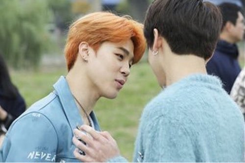 jikookarchive's tweet photo. how jimin looks at jungkook https://t.co/XuF9Ja36De