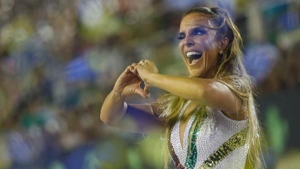 myangeldul's tweet photo. 45 da mulher mais incrível do mundo e a 16 nasci para ser sua fã @ivetesangalo 
Te amo muito, parabéns vida https://t.co/4iNfjREB6B