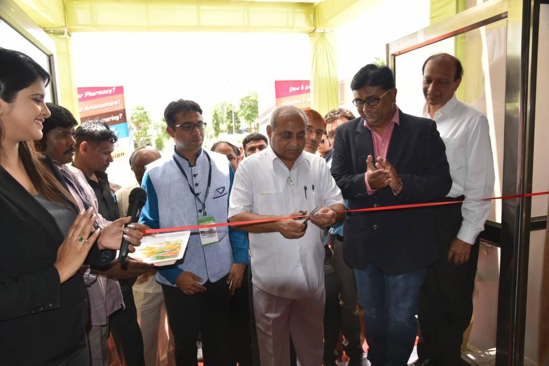 Nitinbhai_Patel's tweet photo. Attended Enaugural Ceremony of TV9 Education Expo at Mahesana. #tv9educationexpo https://t.co/ufwqlCUnHG