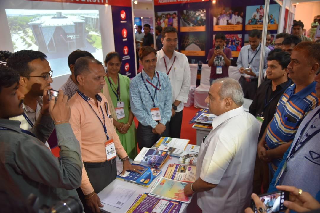 Nitinbhai_Patel's tweet photo. Attended Enaugural Ceremony of TV9 Education Expo at Mahesana. #tv9educationexpo https://t.co/ufwqlCUnHG