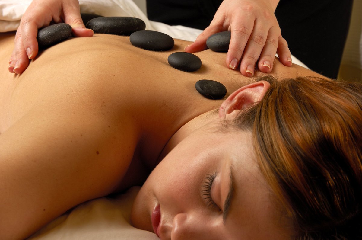 MahanaSpa's tweet photo. Warmed river rocks placed by our therapists will gently release tension and soothe sore muscles. Call 702.440.6855
https://t.co/pg31bzBIzj https://t.co/UGdbEU7Wq6