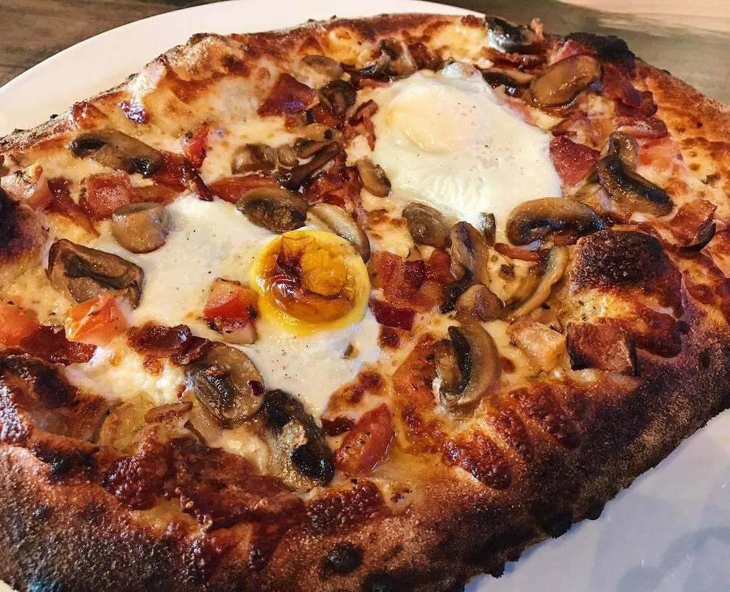 thepeasanttable's tweet image. Heaven is a place on 🌏 ☁️ breakfast ZA with bacon eggs mushrooms and MOZZARELLA ift.tt/2r7ziZt