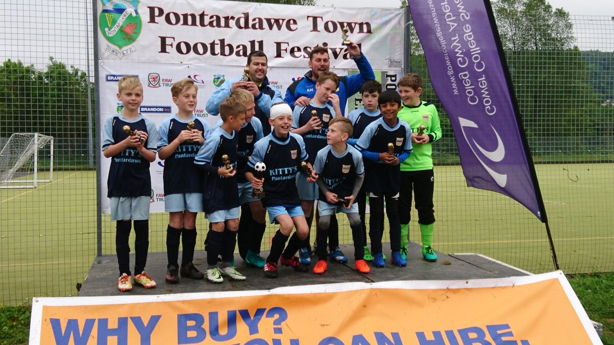 PontardaweTown's tweet photo. Congratulations to @ClydachCCFC for winning today's U11s Competition #PontyFooty2017 https://t.co/W2aCQOFGZz