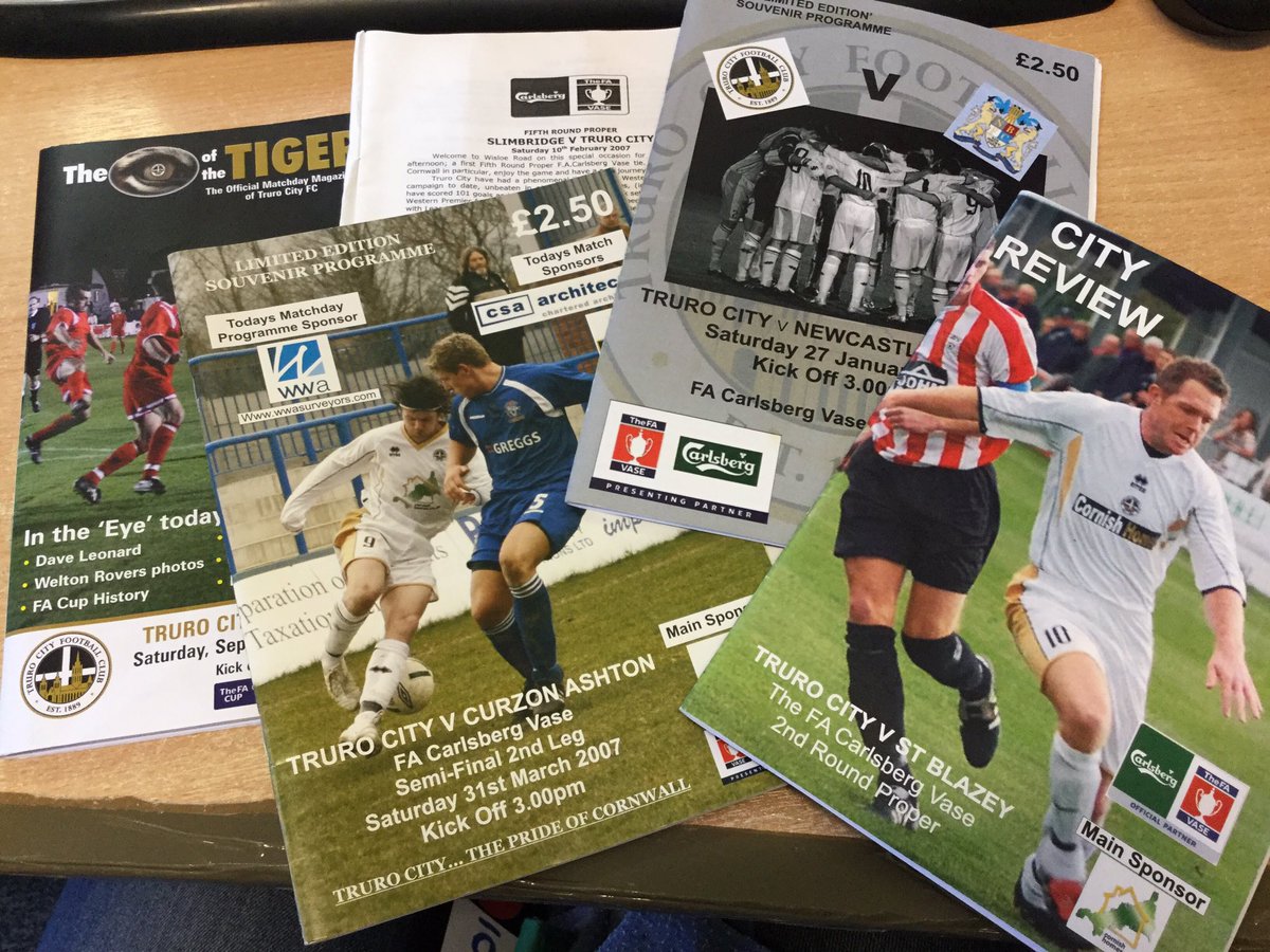 kim22mundy's tweet photo. When you start having a clear out &amp; find old #footie programmes @cornwallfa @hooper_glynn @TruroCityTweet @AllFAVase #vasewinners #history x https://t.co/LuF6FQMNE8
