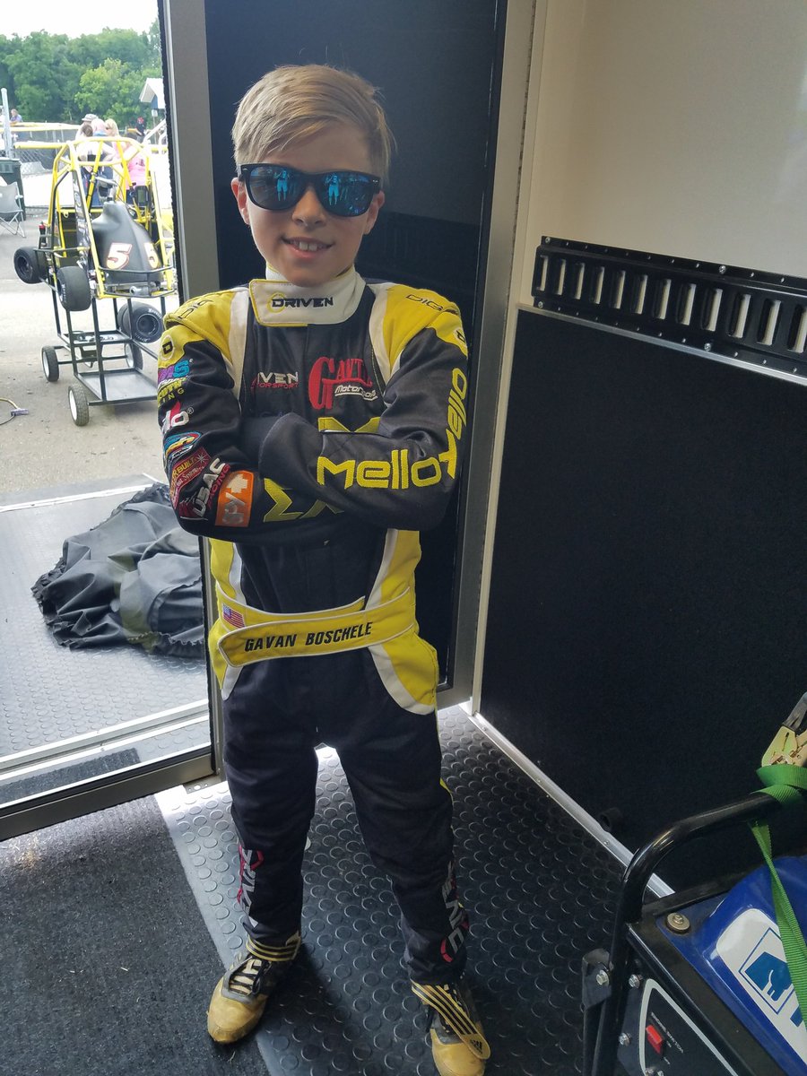 GavanBoschele's tweet photo. Thanks @DrivenSteering for the new suit...turned out great! https://t.co/EsYn8z18lQ