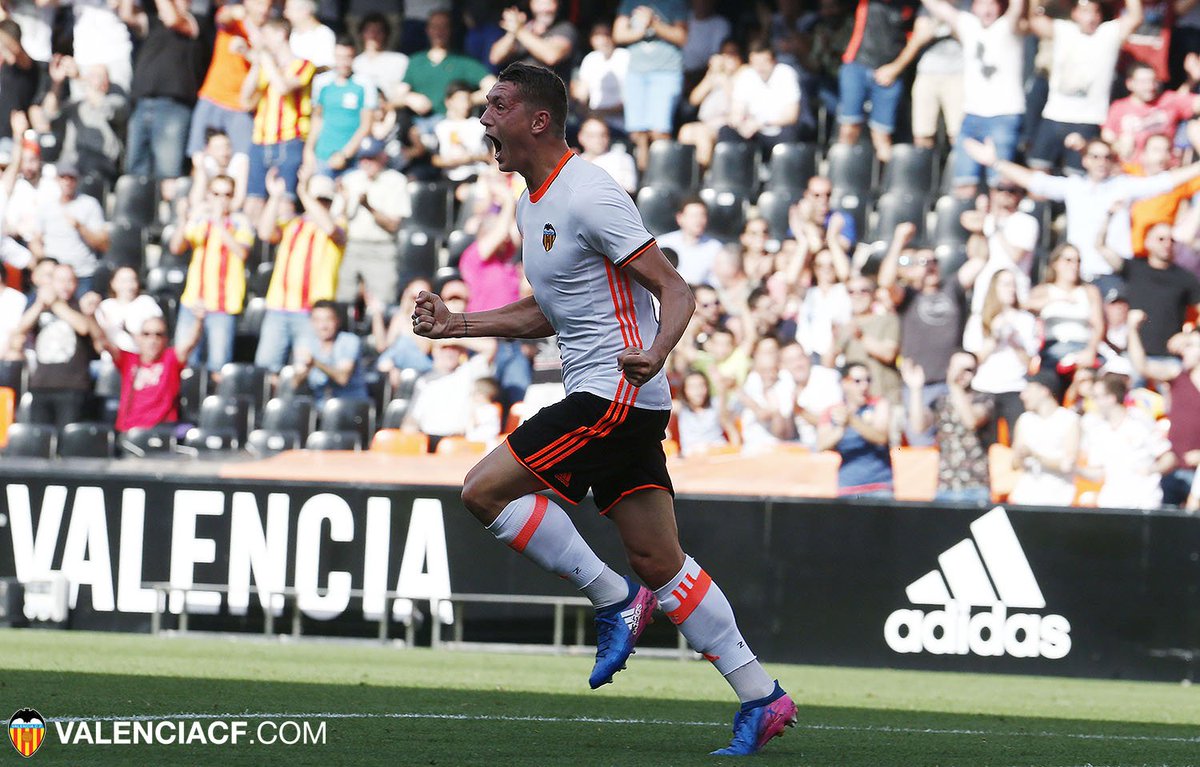 valenciacf's tweet photo. ¡FINAL! El #VCFmestalla gana 3-1 al @RCCelta 'B' con autoridad y jugará la segunda eliminatoria de los ‘play-off’ de ascenso a #LaLiga123💪💪💪 https://t.co/5gMy1eQ065