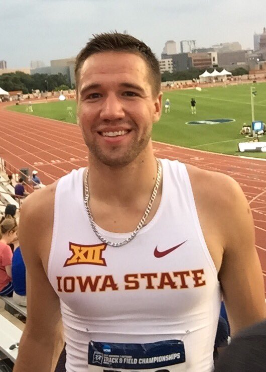 DonnyJ44's tweet photo. @djones_34 Thank you son!  Can't put into words how much we've enjoyed this journey with you these past 4 years - well done. Proud Parents 😍 https://t.co/RieYklddWd