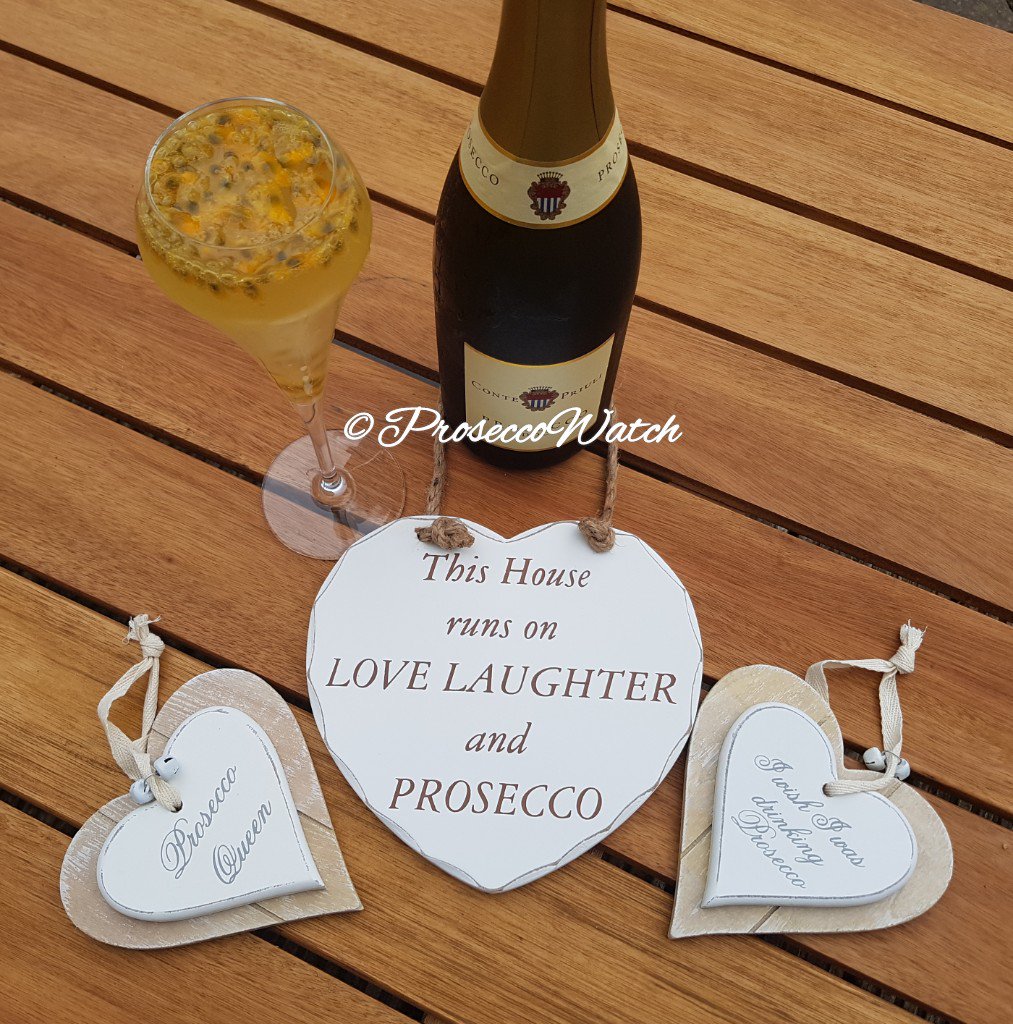 ProseccoWatch's tweet photo. Retweet and follow to enter!  #Competition #giveaway #freebie #win #prosecco #prizedraw #BankHolidayWeekend https://t.co/K0uQj5gCAI