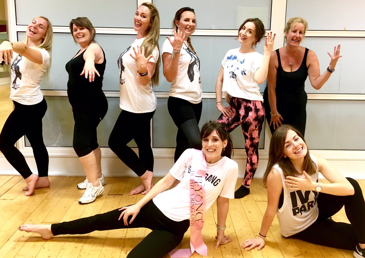 Amazing Beyoncé hens for #SingleLadies #henparty in #Cheltenham today!! <a href="/CheerleadingCo/">Cheerleading Company</a> #Bootylicious #CheerCoHens