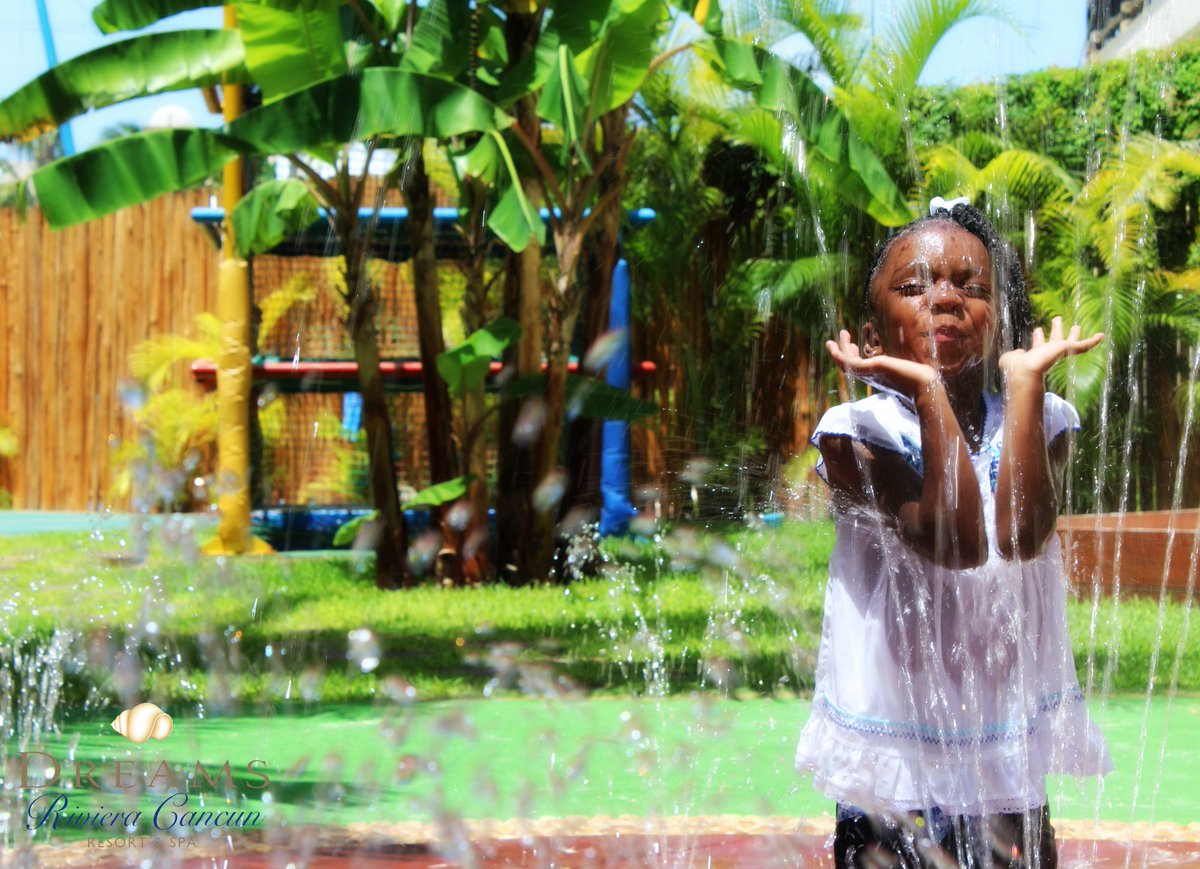 DreamsRiviera's tweet photo. ¡Tus pequeños de 3 a 12 años disfrutarán la divertida fuente en nuestro #ExploresClub! https://t.co/r8IHTXMpGK https://t.co/mAaQ1HWOlG