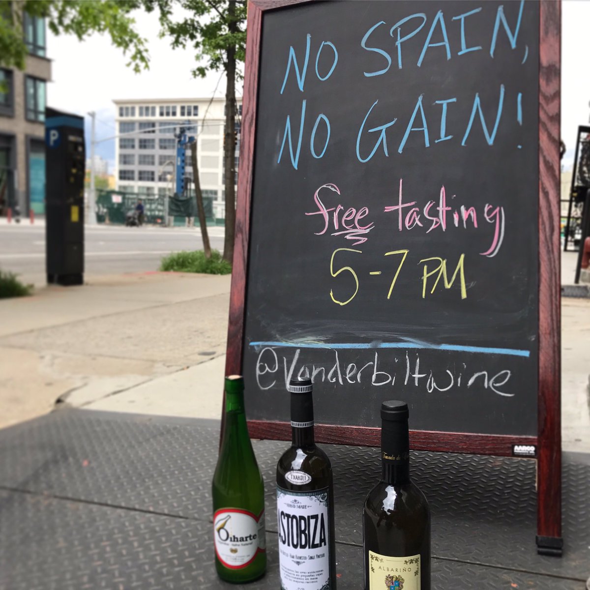 Stop by from 5-7pm for a #freetasting of the best northern #spanishwines has to offer.  @garydinkle at @fieldblendselections schools us.