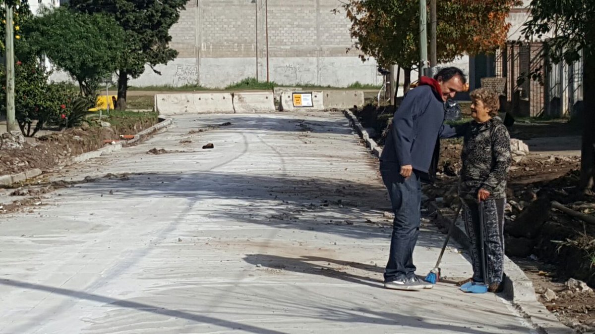 gkatopodis's tweet photo. Estamos pavimentando las calles Uriarte y Antonio Sáenz, cumpliendo con un viejo sueño de los vecinos de La Carcova. #MásCallesAsfaltadas https://t.co/m7fNnMxHgQ
