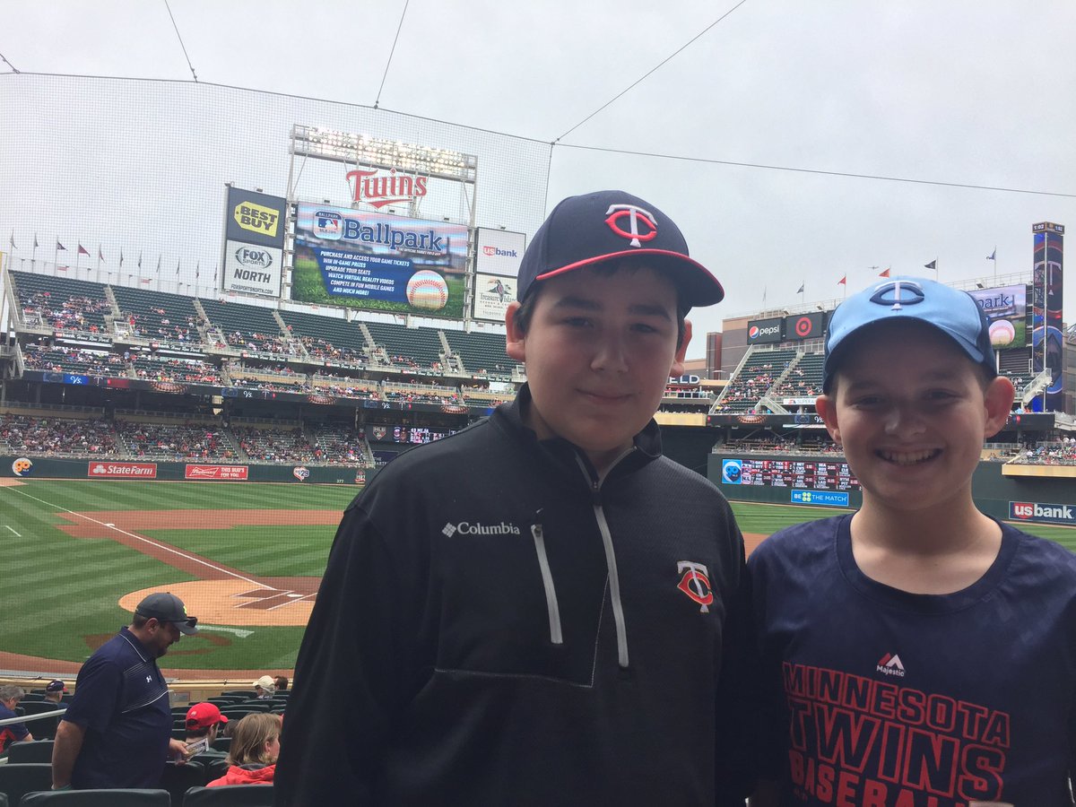 nitahodney's tweet photo. #twinspics https://t.co/7KfpVXIzqe