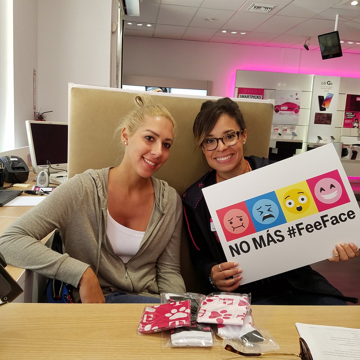 eli_martinez33's tweet photo. Another happy customer at #tmobilecoralgables #byebyesprint end #feeface @bechitweet @jarcay1964 @RJGomezIII @bnash001 @magentaiviss https://t.co/6DH67RMEE1