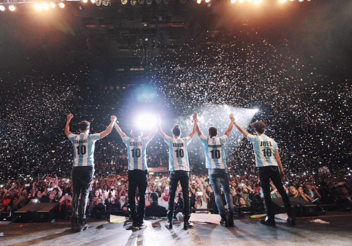 ErickBrianColon's tweet photo. #Argentina gracias por dos increíbles funciones!! Nos vemos el Domingo!! 🔥🎶🇦🇷 #2de4 #MASALLATOUR https://t.co/alTUapxXFq
