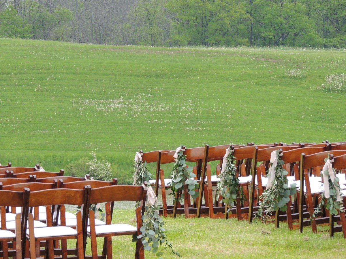 SueAnnStaff's tweet photo. Winery's happenin' today -- getting ready for a wedding, lots of lovely customers, #Rootsonthe20 a few km away & of course, #brixdog :) https://t.co/wZz65HxeRI