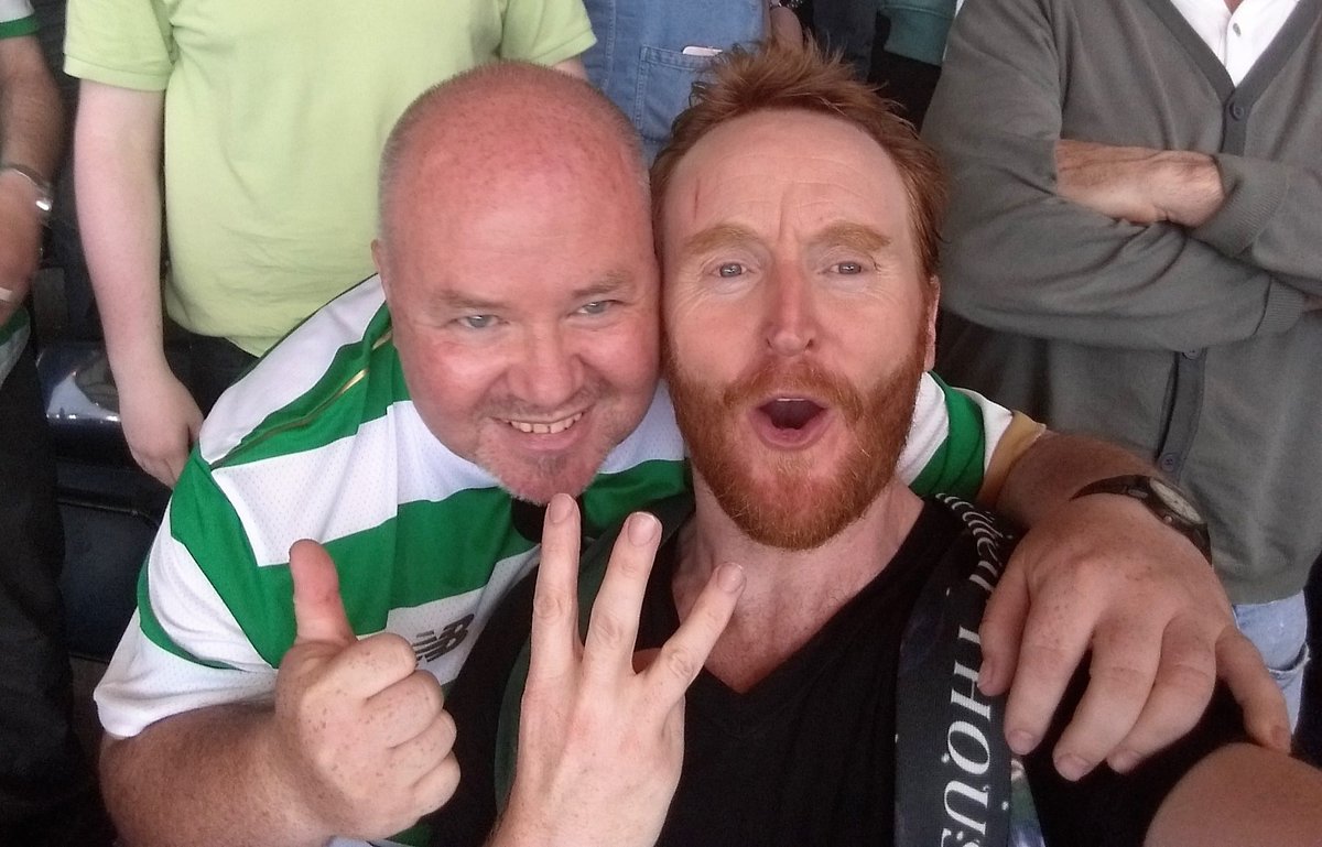 MartinBurns2012's tweet photo. @itsalmostasif Look who was sitting just along from me... https://t.co/ERNI00rDmE