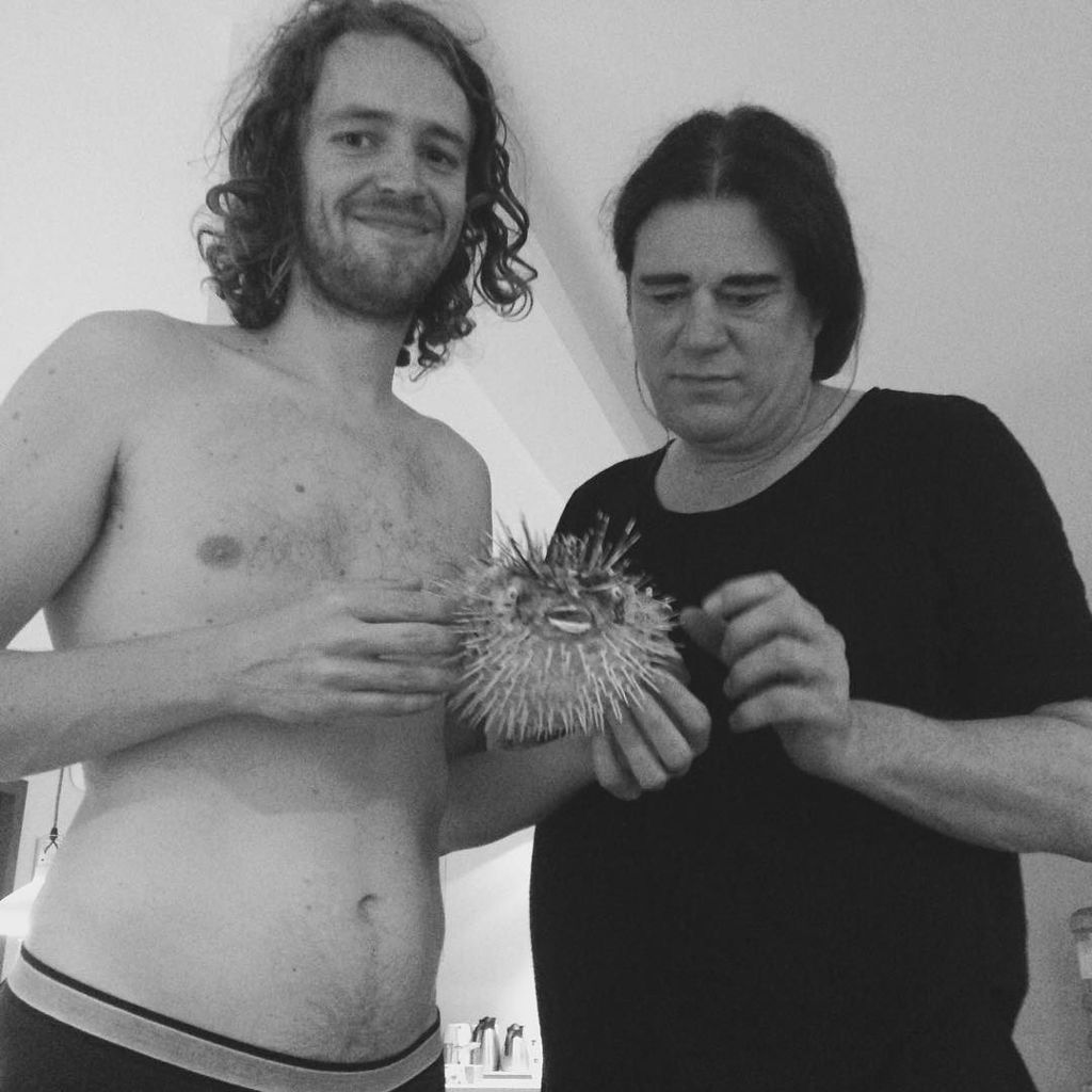 Vanmiddag gevangen in de Amsterdamse Keizersgracht! Wat is het?? Vanavond Bellevue A'dam!!! #sekteleven #shakinggodspeed #tour #amsterdam #…