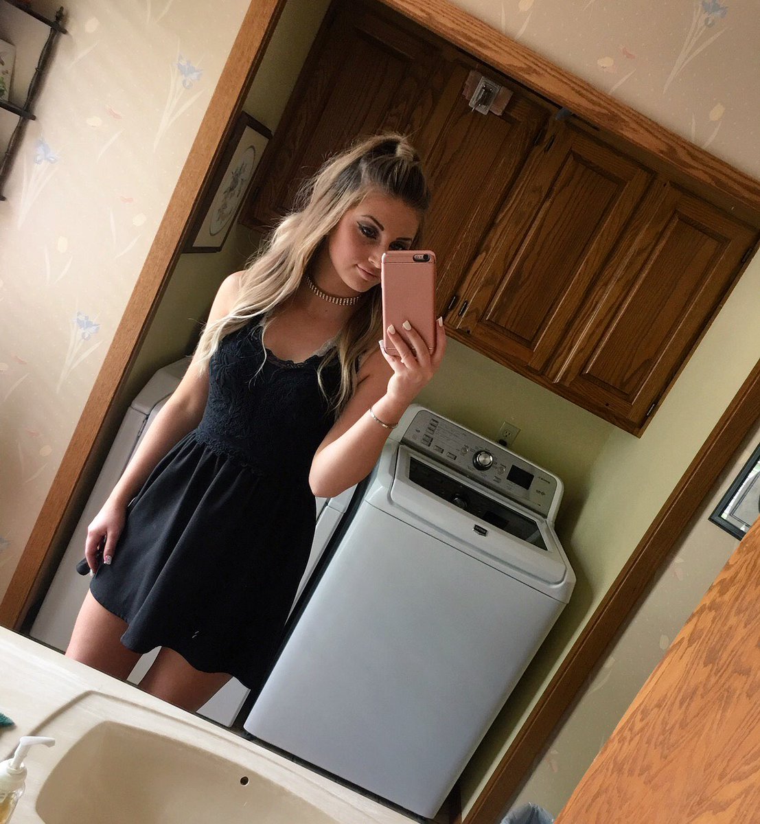 TeresaUnger's tweet photo. I promise I'm going to a wedding not a funeral https://t.co/nwqbFiSoQH