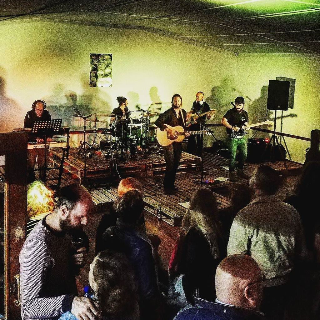 BroosDennill's tweet photo. Felt Fire launch, Zoo Lake Bowls Club, Johannesburg.
#music #newmusic #band #feltfire #friends #musicvenue #zoola… https://t.co/QmnXvJY9ti https://t.co/ww9ZSh3kn1
