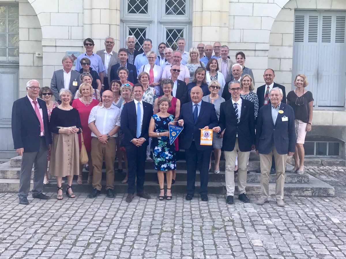 Tebaldijerome's tweet photo. Accueil avec Serge #Babary, le maire de Tours, d'une délégation du #Lions Club de #Mulheim an der Ruhr (ville jumelle allemande de Tours) https://t.co/7ranxc33M9
