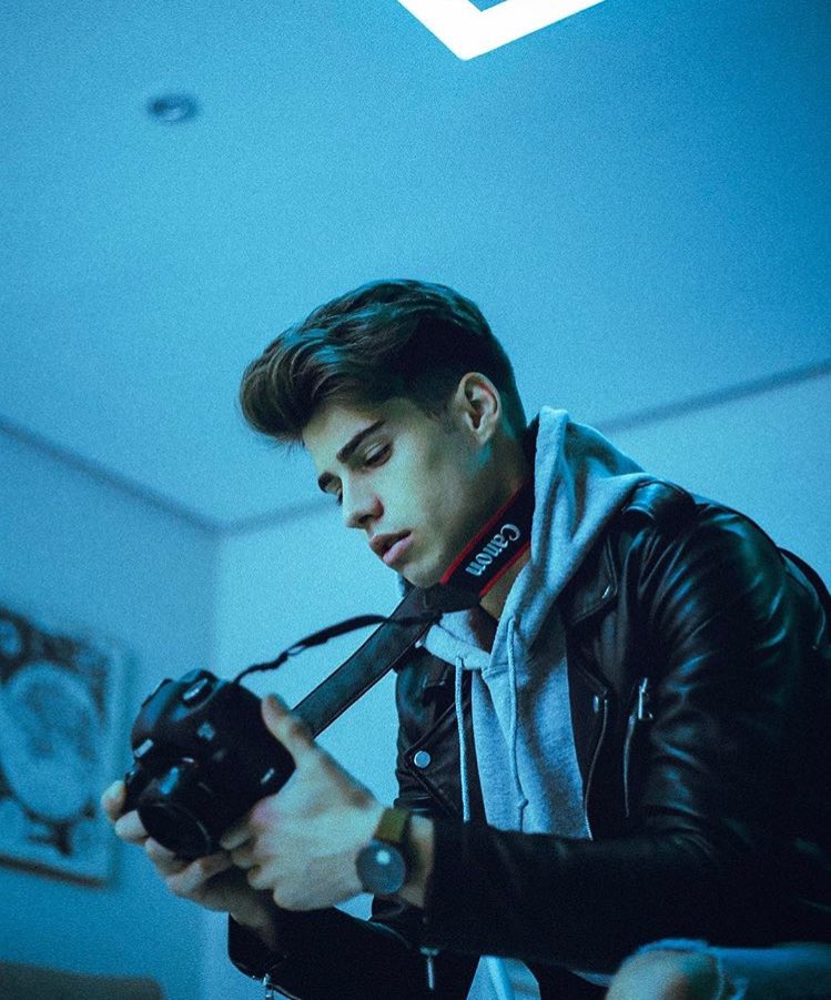 ᴇᴠɪʟ ʟᴜʀᴋs ɪɴ ᴘʟᴀᴄᴇs ʏᴏᴜ ᴡᴏᴜʟᴅ ɴᴇᴠᴇʀ ɪᴍᴀɢɪɴᴇ ᴀɴᴅ ᴛʀɪᴇs ᴛᴏ ᴄʜᴀʀᴍ ɪᴛs ᴡᴀʏ ɪɴᴛᴏ ʏᴏᴜʀ ʟɪғᴇ • •