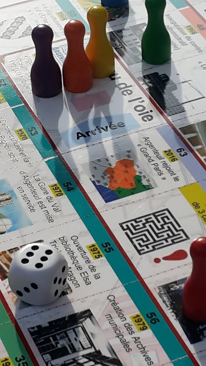 XavierPERICAT's tweet photo. @VilleArgenteuil, un jeu de l'oie retrace son histoire de la charte de #Childebert III en 697 à l'entrée dans la @GrandParisMGP en 2016 ! https://t.co/iBV3g0iQGt