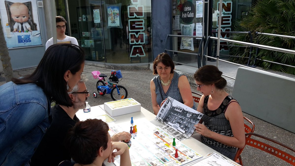 XavierPERICAT's tweet photo. @VilleArgenteuil, un jeu de l'oie retrace son histoire de la charte de #Childebert III en 697 à l'entrée dans la @GrandParisMGP en 2016 ! https://t.co/iBV3g0iQGt