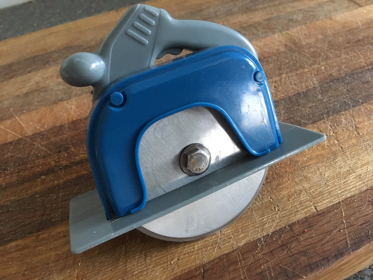 siafins's tweet photo. Pizza night!🍕 Pizza cutter😆 cant get away from it! #pizza #woodworking #food #gadgets https://t.co/ziKIpMBEST