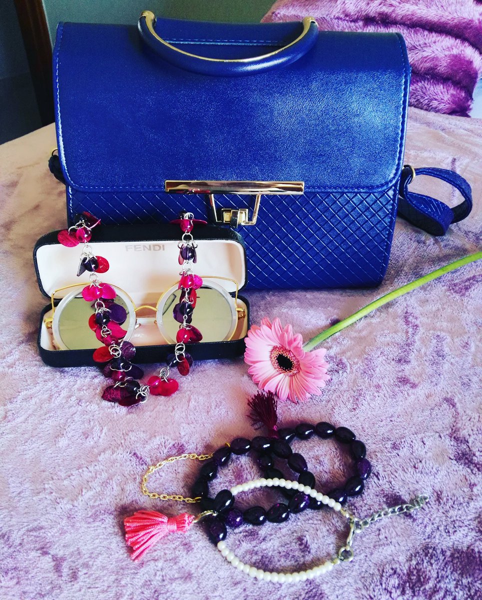 Indonik's tweet photo. Our Obsession 🌸👌 The Buffers collection 👑🌸🌸👌👌 get in touch📱📞
#bags👛
#Jewelry💟
#sunglasses 👓
#Watches⌚
 and more..084 44190 25 /0735285001 https://t.co/nzBZpCzD1t