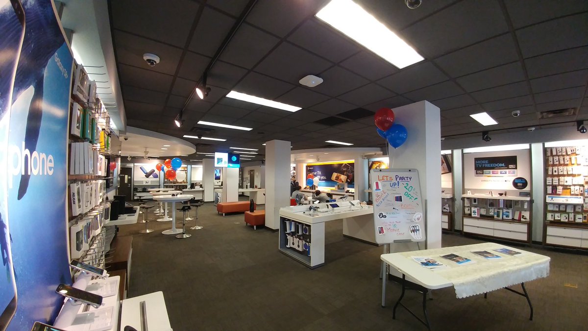 BrightonBrigade's tweet photo. Happy Memorial Weekend everyone! From Brighton beach AT&amp;T! Come on in and get your DTV NOW FOR ONLY 10$ HBO INCLUDED FOR FREE! https://t.co/Anh00V76La
