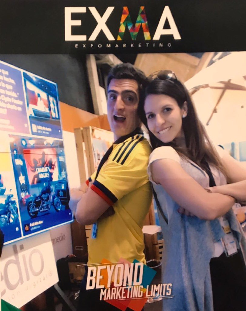anaisabelsorfer's tweet photo. De eso que te encuentras familia en Colombia y pos te toca convivir 🙄 @GerardoSordo #poquitonerds #exma2016 https://t.co/VCDSMsNbki