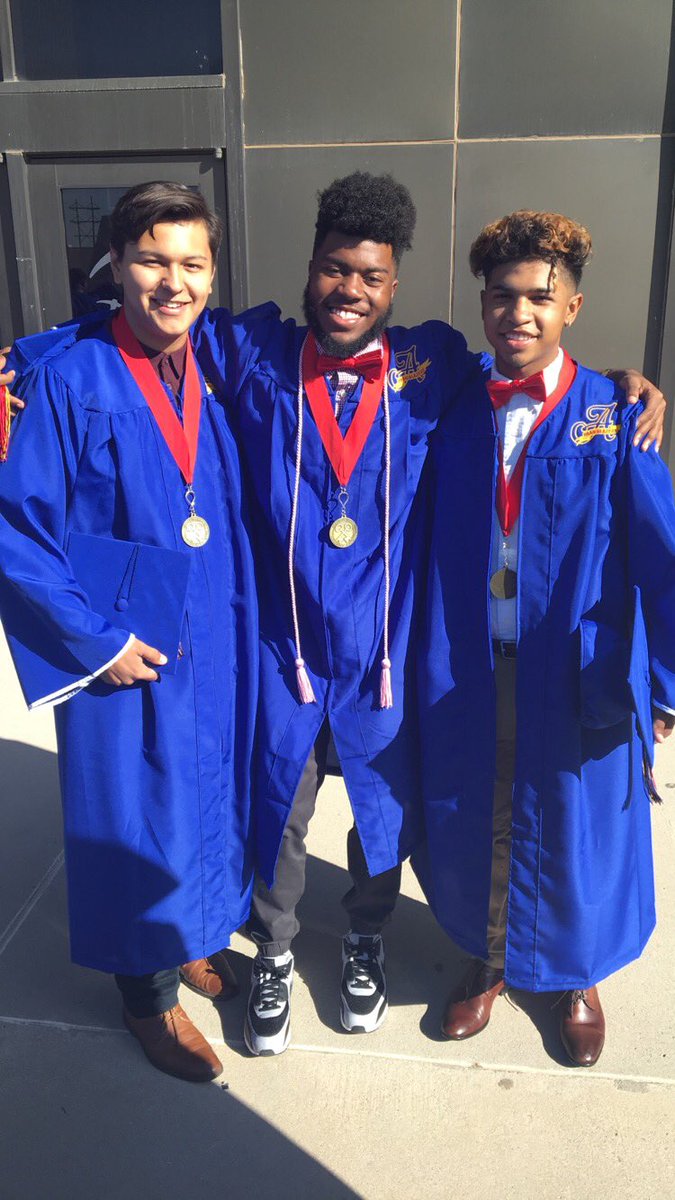 thegreatkhalid's tweet photo. A year ago. Graduation. https://t.co/liIM8zt1ZE